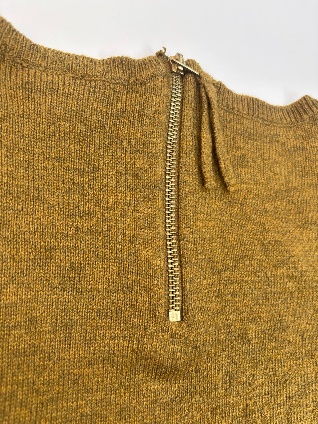Sweater de hilo mostaza HM