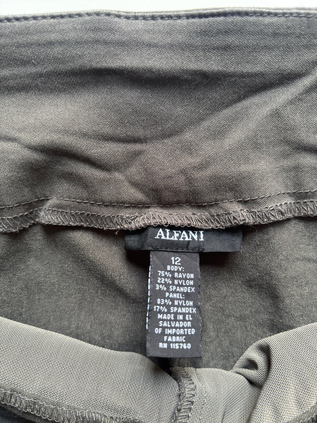 Pantalón capri verde Alfani