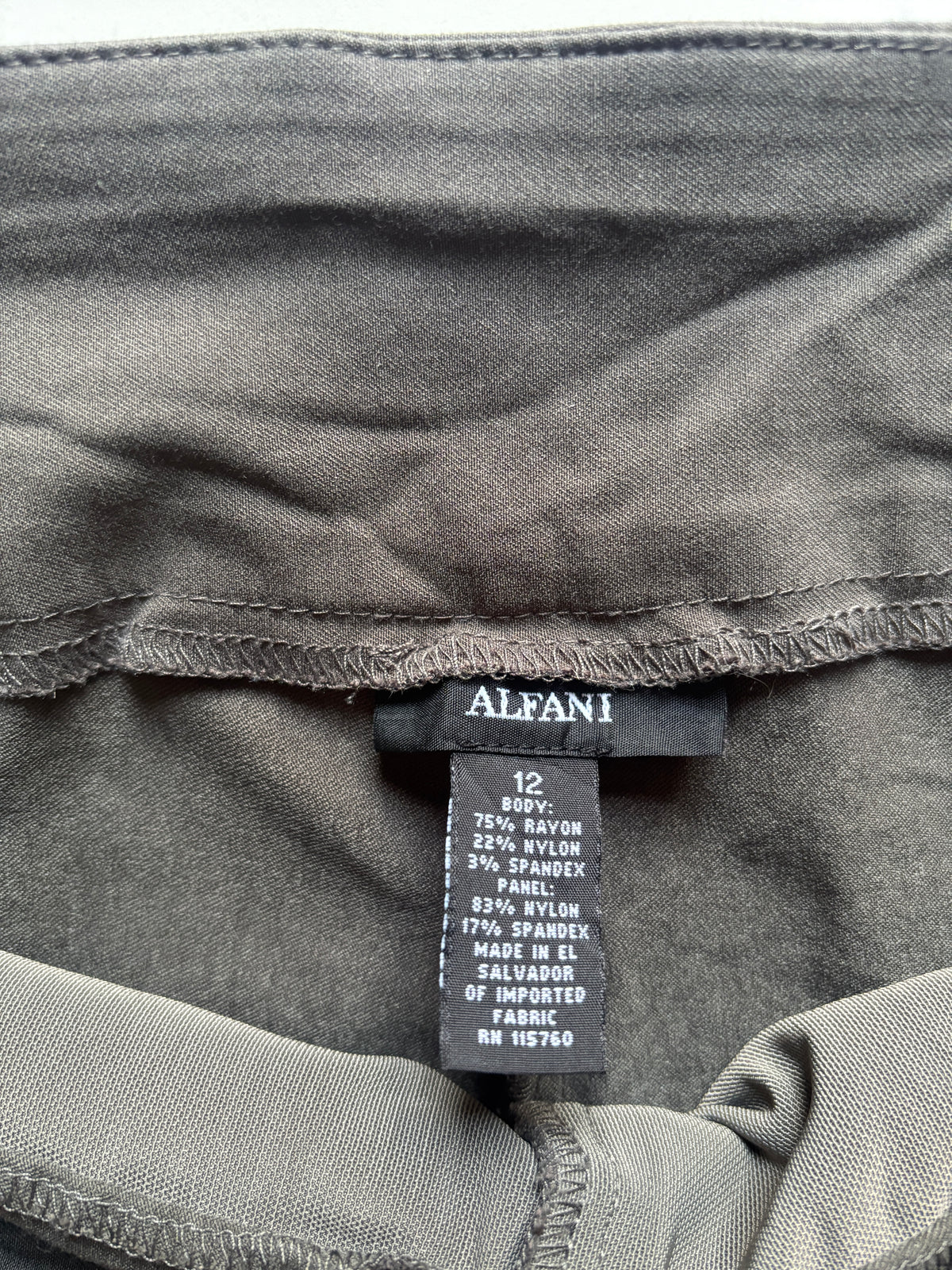 Pantalón capri verde Alfani