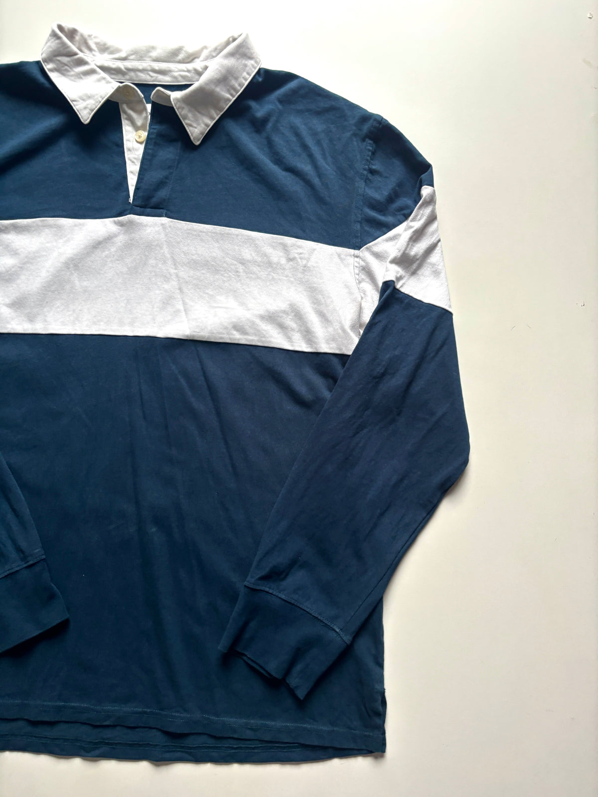 Polera vintage azul cuello polo