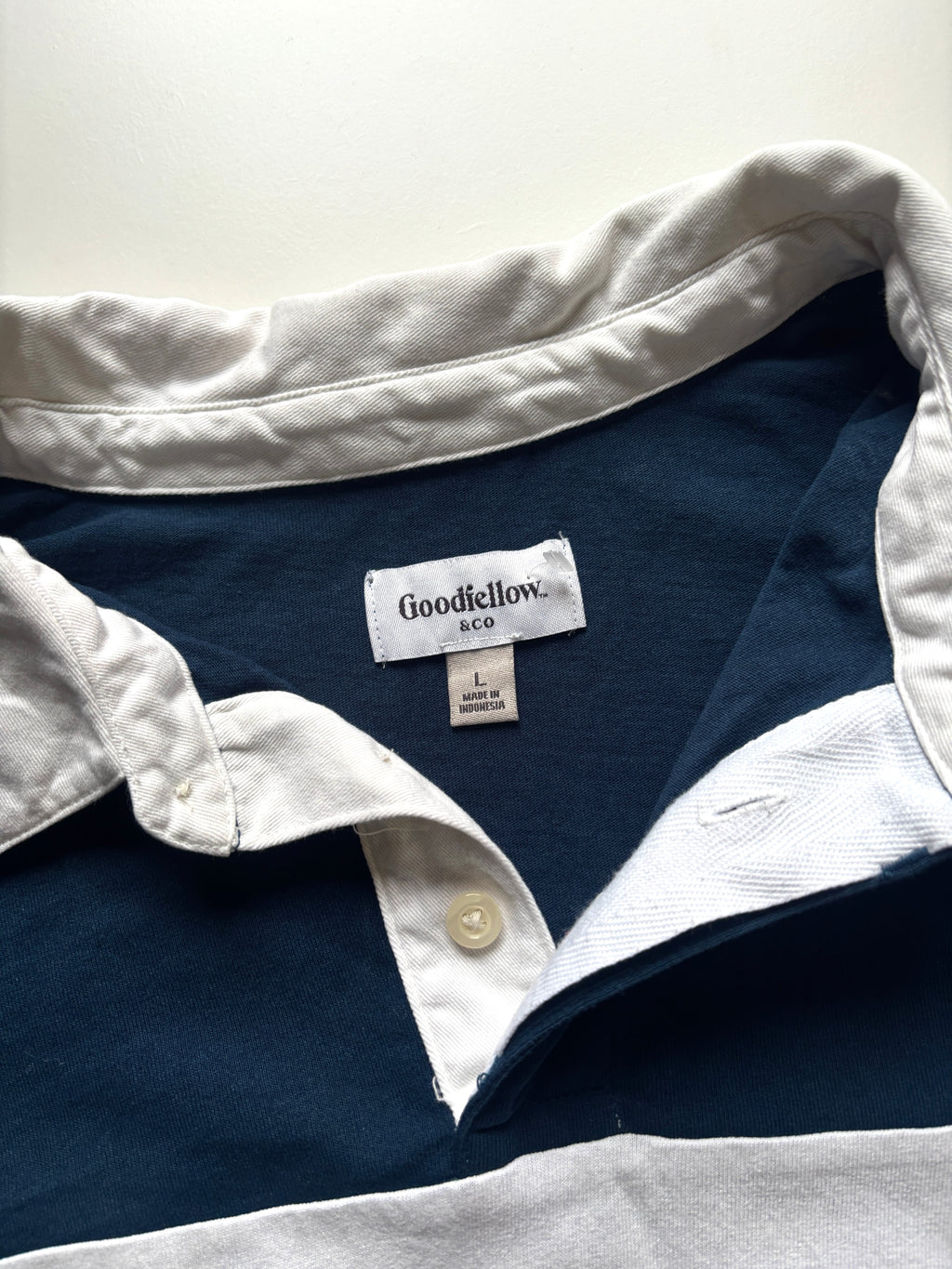 Polera vintage azul cuello polo