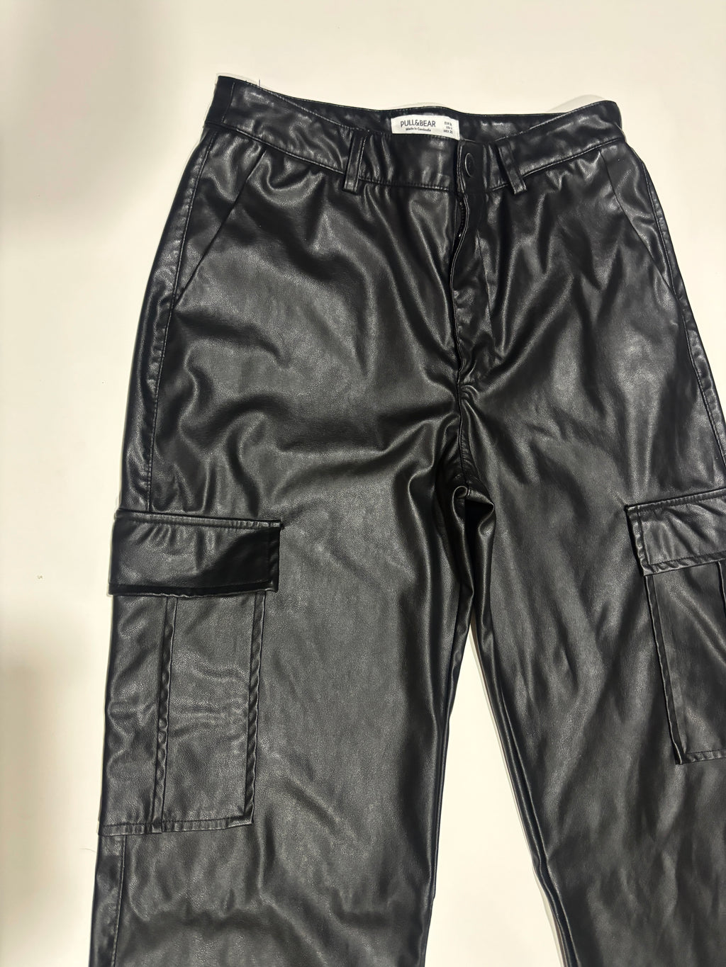 Pantalon negro cargo Pull&Bear