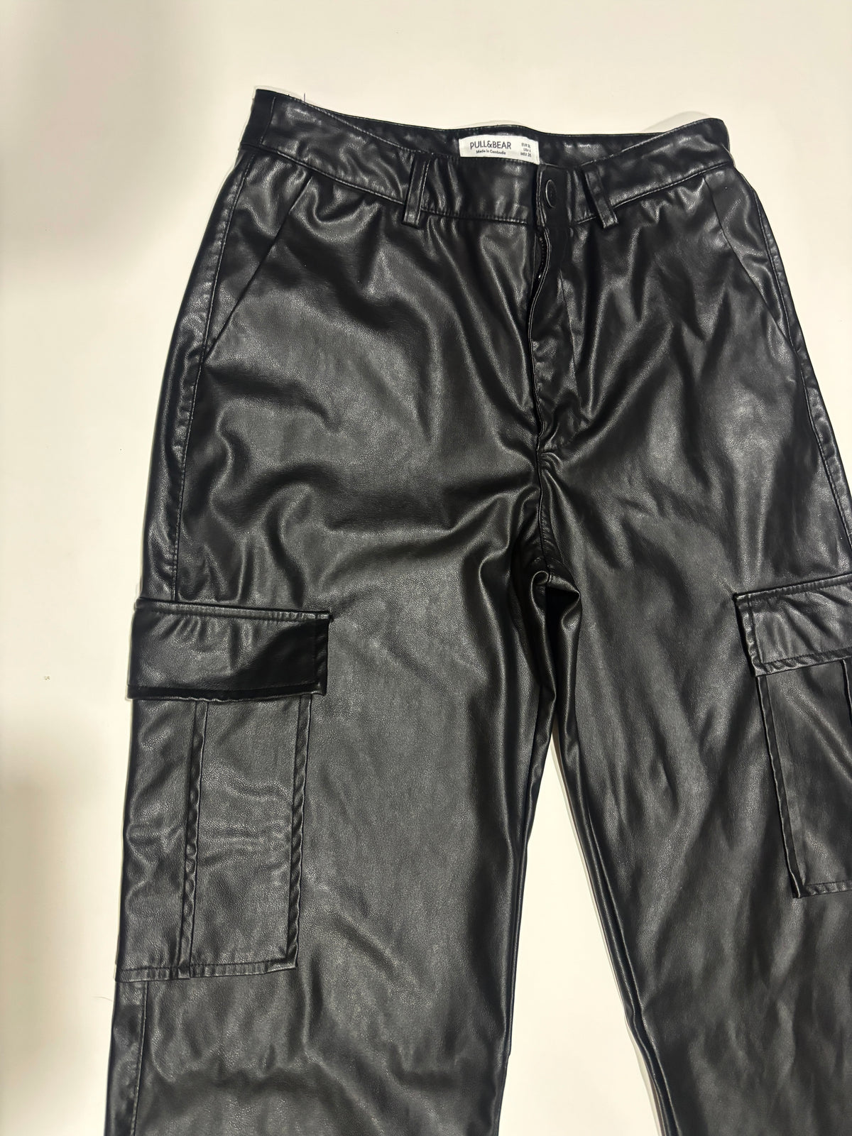 Pantalon negro cargo Pull&Bear