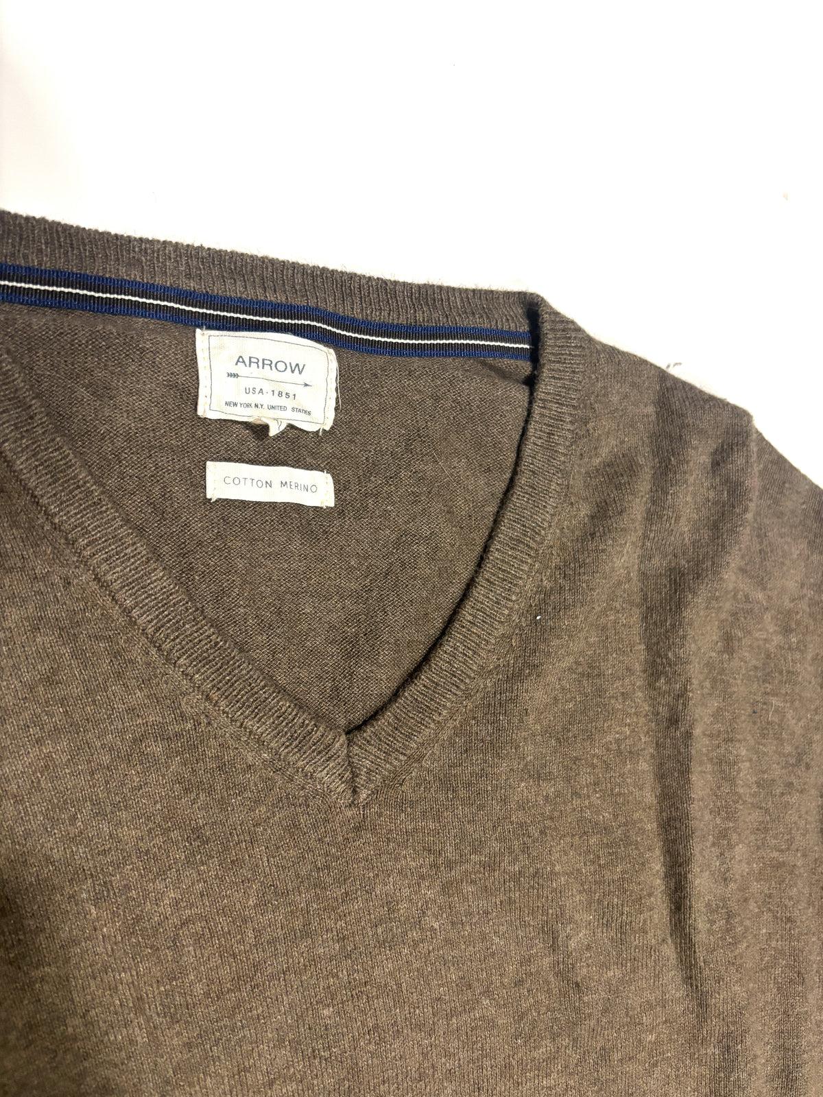 Sweater Arrow cafe con lana