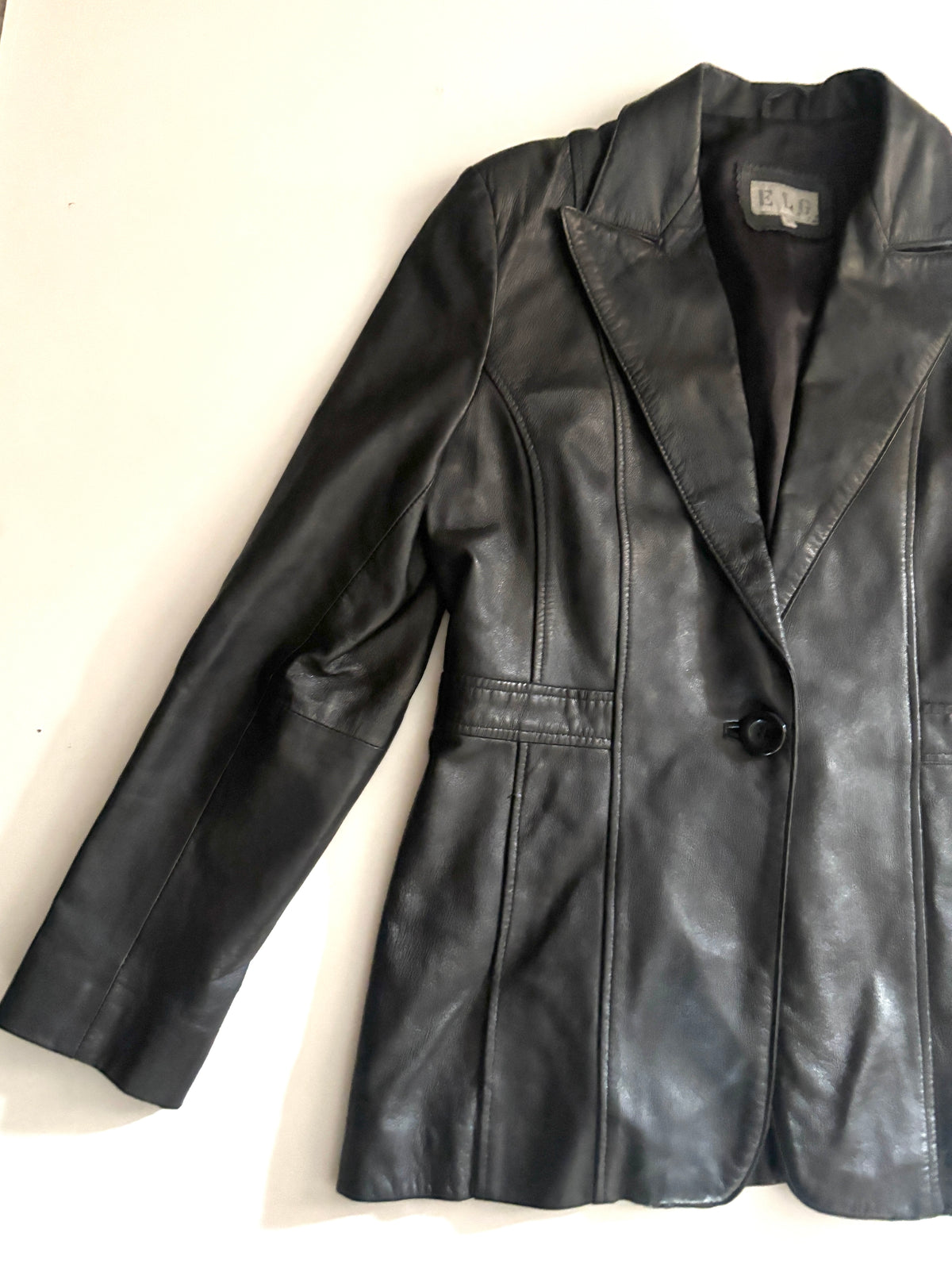 Chaqueta de cuero negra ELG