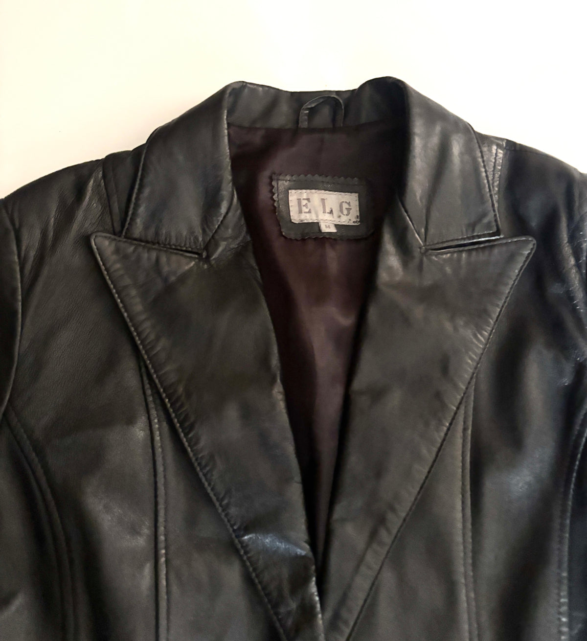 Chaqueta de cuero negra ELG